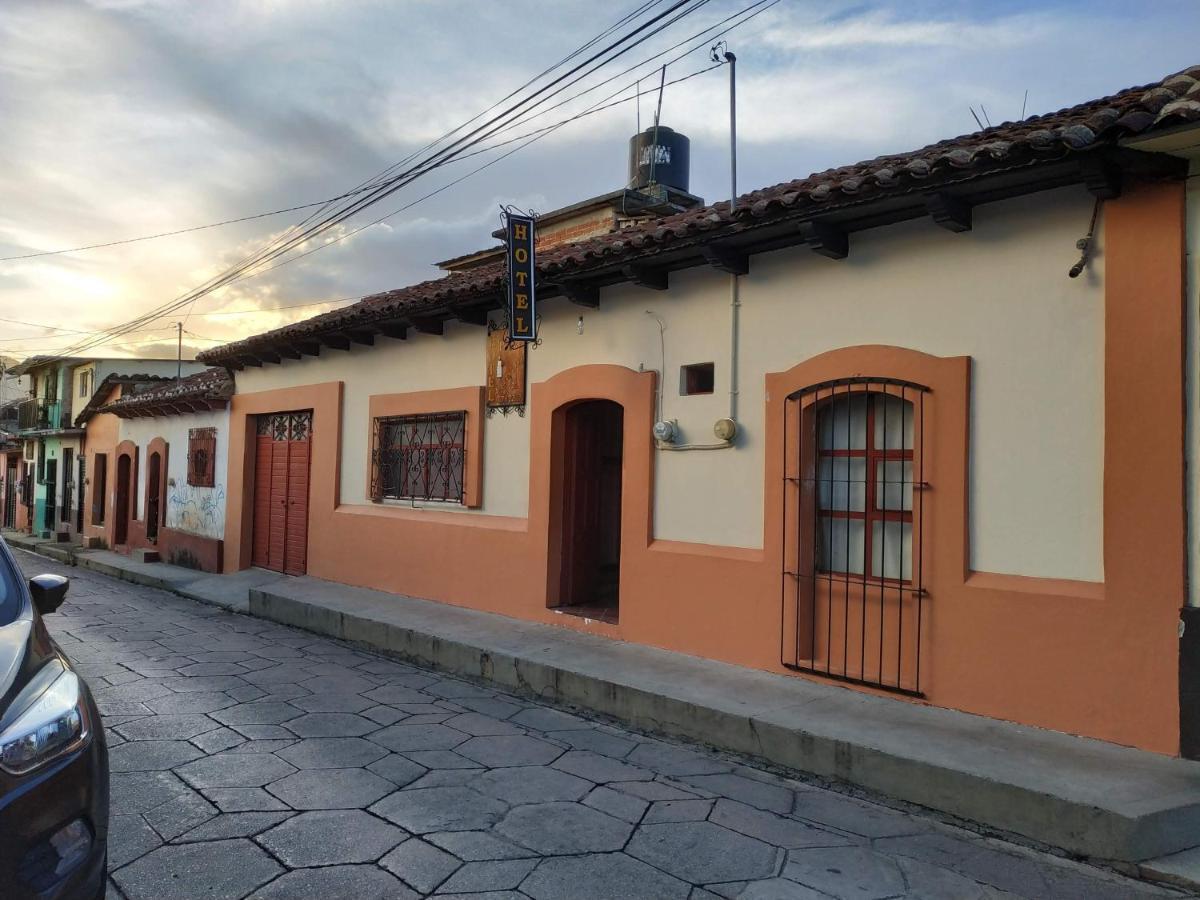 Hotel Alexandria San Cristóbal de Las Casas Екстериор снимка